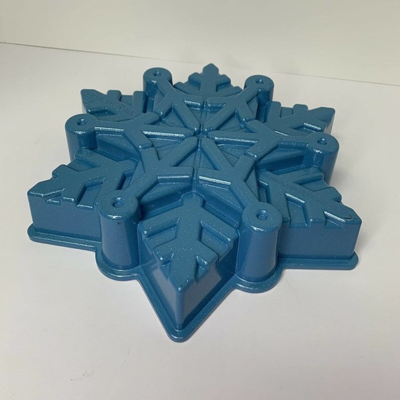 Nordic Ware Disney Frozen 2 Cast Snowflake Pull Apart Bundt Cake Pan 6 cups - Picture 4 of 12